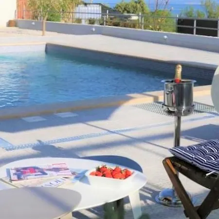 Klara Beach Apartment Split